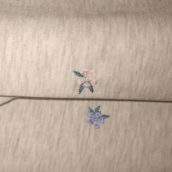 Gloria Vanderbilt Embroidered Crew Neck Sweater - Picture 3 of 3